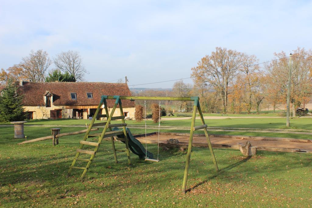 Gites A L'Ombre Des Chenes Châteauvieux Exteriör bild
