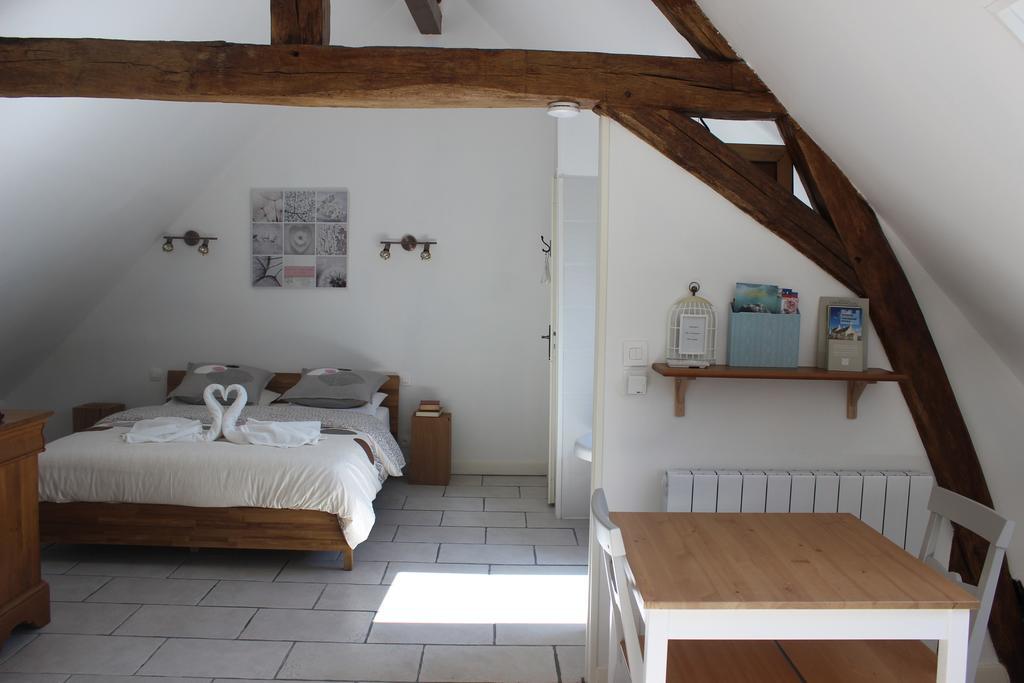 Gites A L'Ombre Des Chenes Châteauvieux Exteriör bild